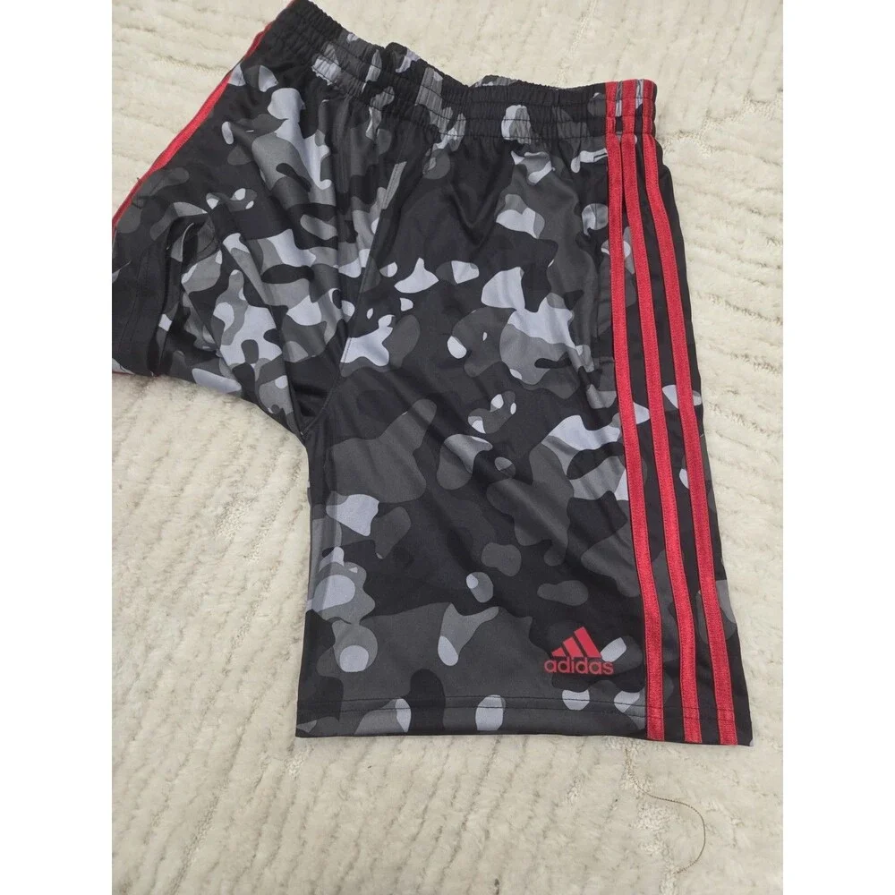 Shorts name brand Boys Blk/Gry Camo Red Stripe Football Soccer SZ 14/16 NWOT B14